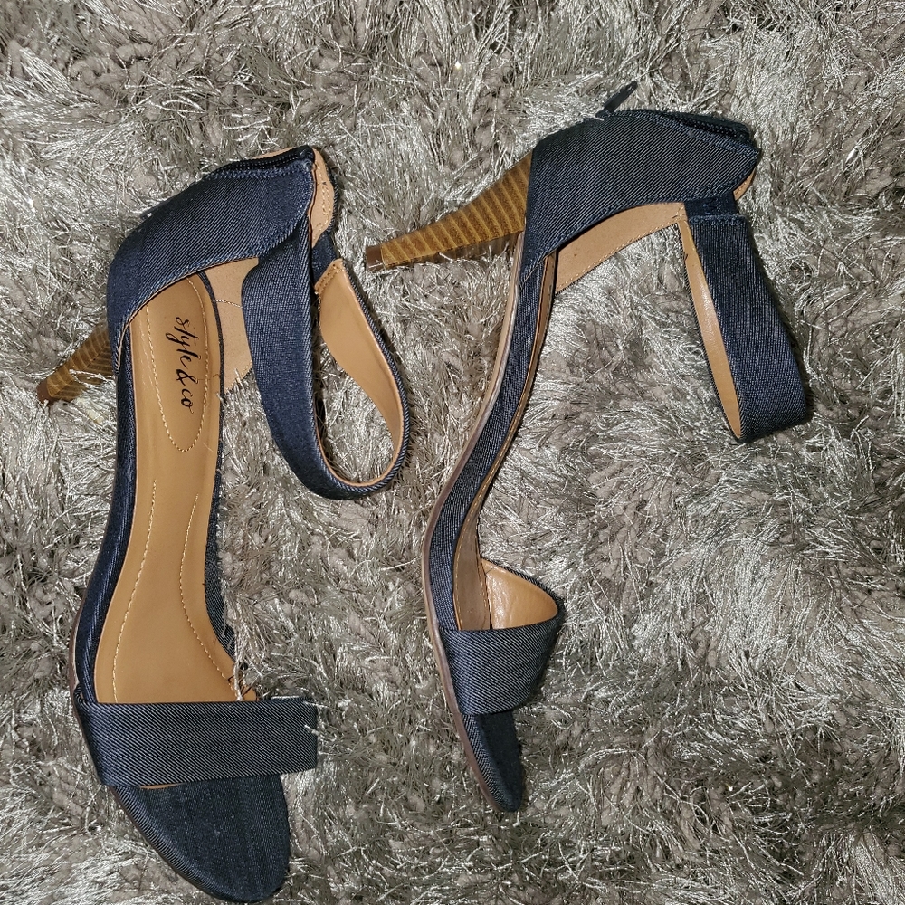 Heels - Picture 2 of 5